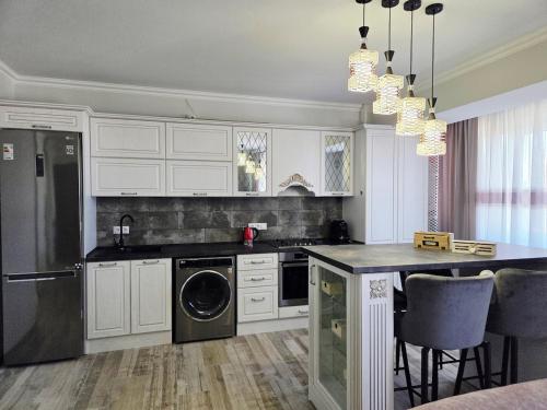 Cuina o zona de cuina de Spacious Central Apartment -2BR