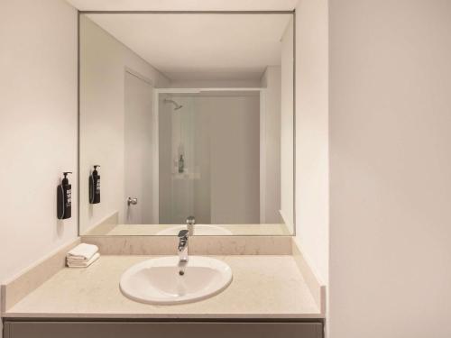 ibis Styles Sydney Centralにあるバスルーム