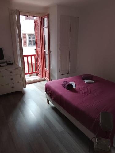 Ένα ή περισσότερα κρεβάτια σε δωμάτιο στο Superbe appartement au calme saint martin vésubie