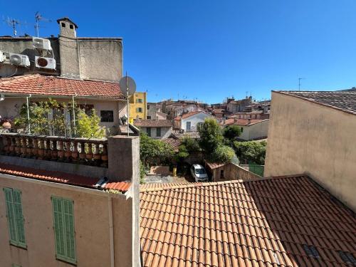 an aerial view of a city with roofs at Cosy&Grand 2P lumineux au cœur du vieil Antibes in Antibes