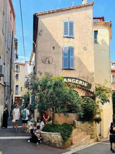 a group of people standing outside of a building at Cosy&Grand 2P lumineux au cœur du vieil Antibes in Antibes
