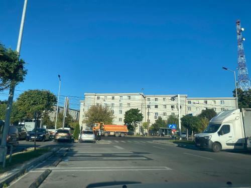 スラティナにあるGarsonieră stil hotel 2の車道