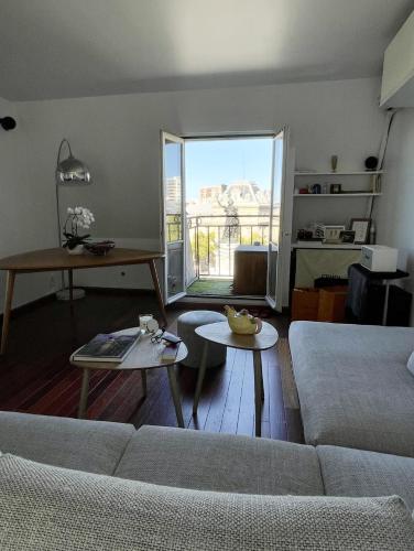 Eiffel Tower View Apartment