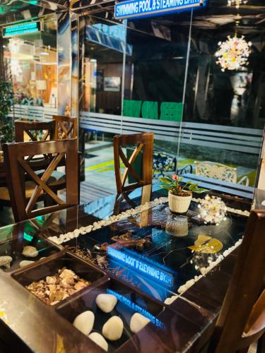 a buffet with rocks and other items on a table at Grand adamspeak hotel & restaurant in Adams Peak