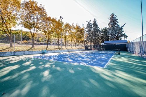 a tennis court with a net on it at Sunsets at Lake Chelan Petersons #324 in Chelan