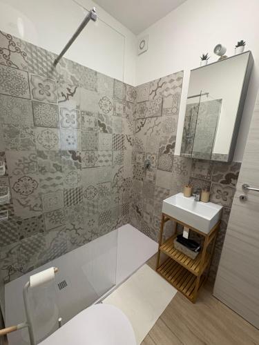 Ένα μπάνιο στο Hakuna Matata Borgo 84