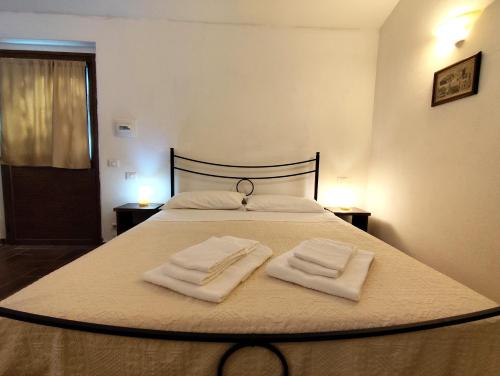 a bedroom with a bed with two towels on it at Agriturismo Il Merollo in Todi