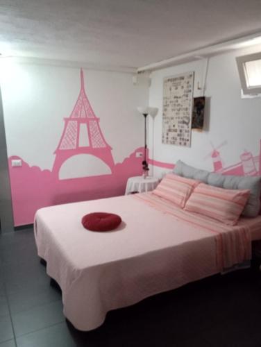 Кровать или кровати в номере La vie en rose