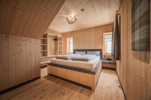 Ένα ή περισσότερα κρεβάτια σε δωμάτιο στο Chalet DEIN BICHLBACH 4 Personen