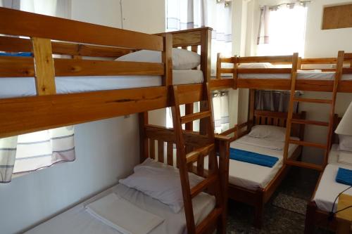 Poschodová posteľ alebo postele v izbe v ubytovaní BJs Seaside