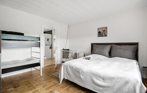 a bedroom with a bed and a bunk bed at Awesome Home In Harboøre With Sauna in Langerhuse