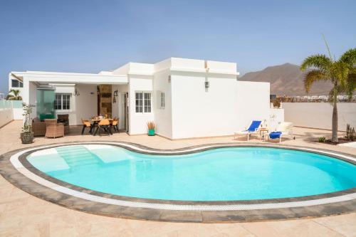 VILLA ALAY by Buenavilla