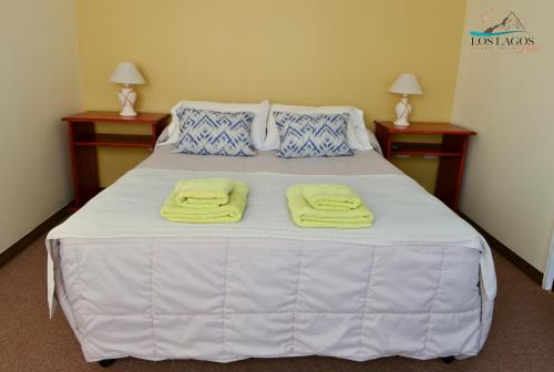 Postel nebo postele na pokoji v ubytování Los Lagos Hotel