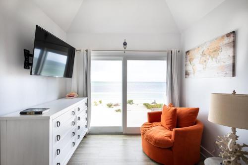 Gallery image of Luxury Beach House Villa with beachfront access! in Sandy Point