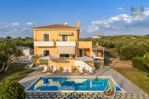 Πισίνα στο ή κοντά στο Ktima KiKa - Private Pool Escape & Tranquility