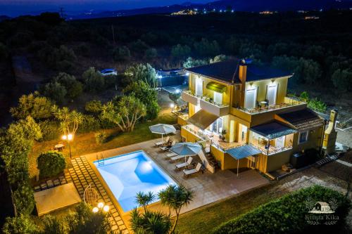 Πισίνα στο ή κοντά στο Ktima KiKa - Private Pool Escape & Tranquility