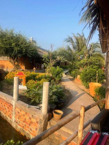 Κήπος έξω από το mekong riverside homestay