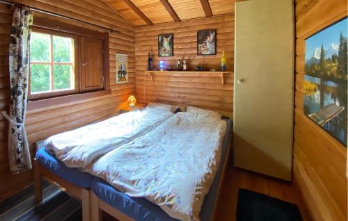 Ένα ή περισσότερα κρεβάτια σε δωμάτιο στο 2 Bedroom Beautiful Home In Växjö