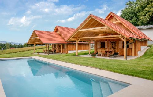 Chalet Mit Gemeinsamen Pool