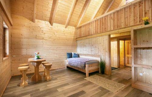 a room with a bench and a table in a cabin at Chalet Mit Gemeinsamen Pool in Stainz