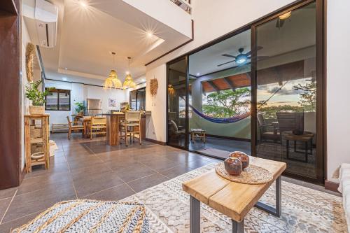 Φωτογραφία από το άλμπουμ του Laid-back Boho-chic Duplex Penthouse, sea and jungle views, AC σε Dominicalito