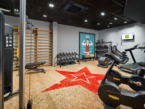 a gym with a star on the floor at ibis Styles Szczecin Stare Miasto in Szczecin