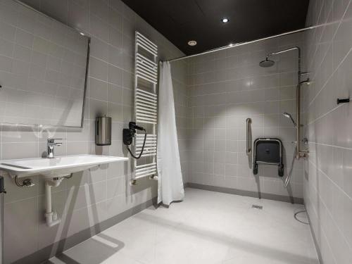 a bathroom with a sink and a shower at ibis Styles Szczecin Stare Miasto in Szczecin