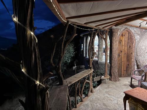 Kawasan patio atau luaran di Lord of the rings palice
