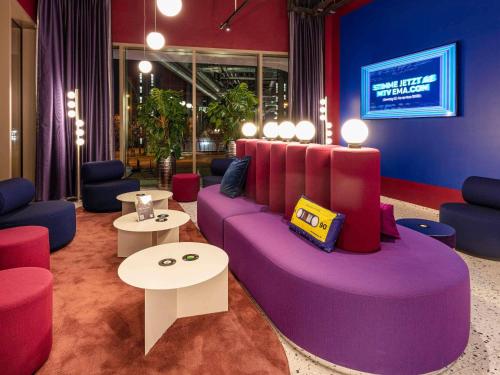 Un lugar para sentarse en ibis Styles Muenchen Perlach