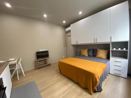 a bedroom with a bed and a desk and a tv at Dreamhouse B&B in Pioltello