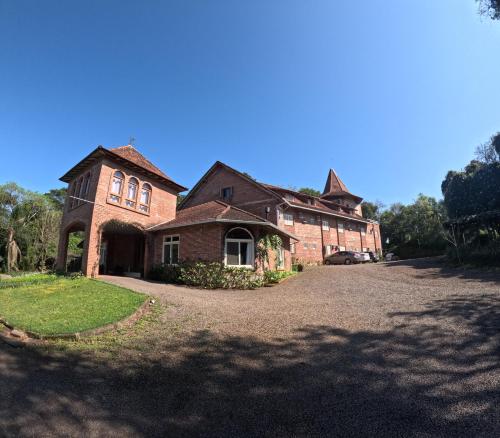 Το κτήριο όπου στεγάζεται  the country house
