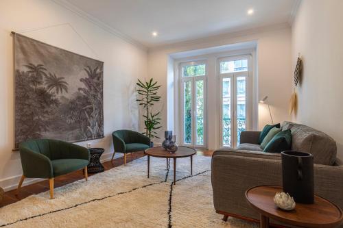 Vibrant Lisbon Escape with Private Patio