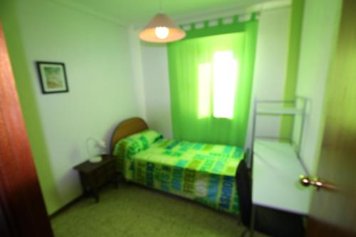 Un pat sau paturi într-o cameră la Apartamento Plaza Sancho Panza