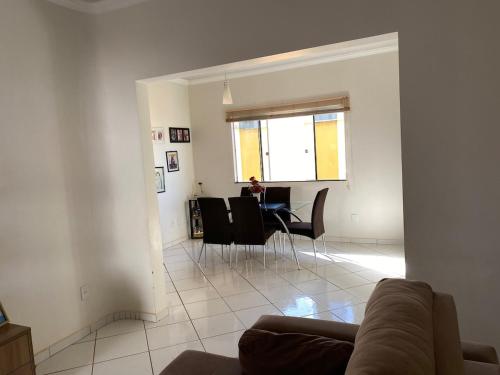a living room with a couch and a table at Apartamento 2 quartos in Caetité