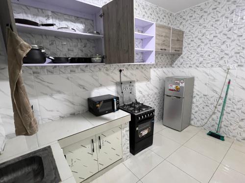 Kuchyň nebo kuchyňský kout v ubytování Classic 2 bedroom penthouse in mombasa CBD