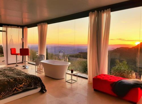 Stylish beautiful and exotic Oleandro glass Suite