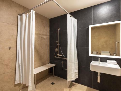 Koupelna v ubytování Novotel Devonport