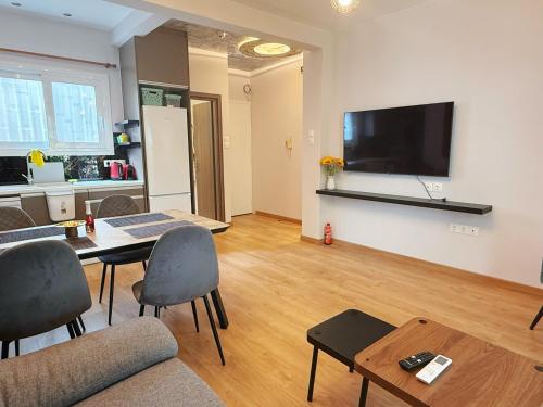 Solvy Poseidonos Beachfront Suite-Direct to Airport & City Center & Piraeus Port