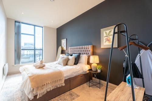 a bedroom with a bed and a large window at Sleek 1BR City Stay - With Sofa Bed in Central Station