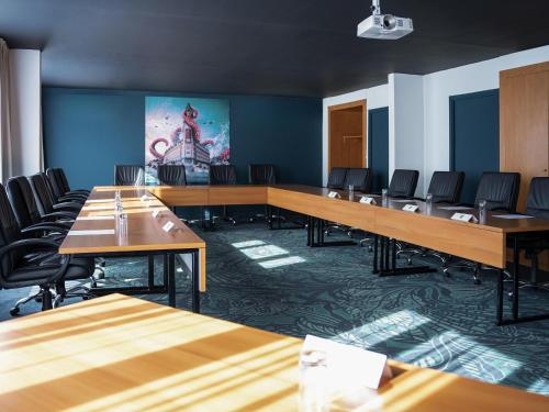 ibis Styles Lille Neuville en Ferrainにあるビジネスエリアまたは会議室