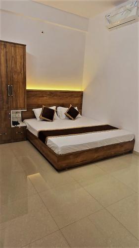 a bedroom with a large bed in a room at Balaji Lodging in Pandharpur