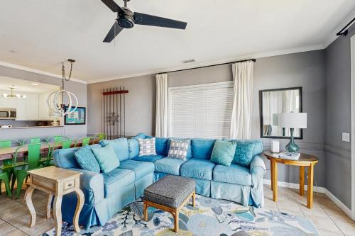 Et opholdsområde på Seaside Condo 101