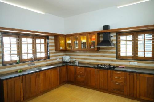 Η κουζίνα ή μικρή κουζίνα στο Kanattu Homestay