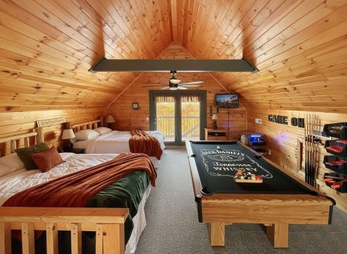 Ryes and Shine Bootlegger's Cabin! Hot Tub* Pool* Arcade* Billiards *EV * Pet Friendly photo 18