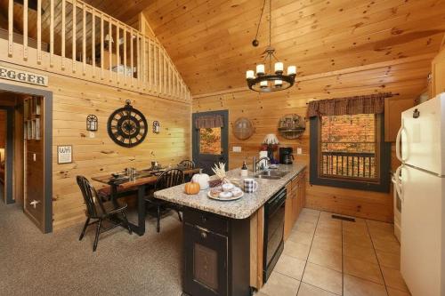 Ryes and Shine Bootlegger's Cabin! Hot Tub* Pool* Arcade* Billiards *EV * Pet Friendly photo 12