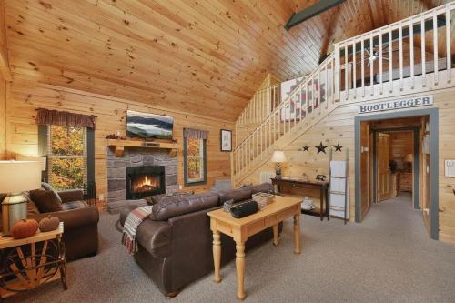 Ryes and Shine Bootlegger's Cabin! Hot Tub* Pool* Arcade* Billiards *EV * Pet Friendly photo 19