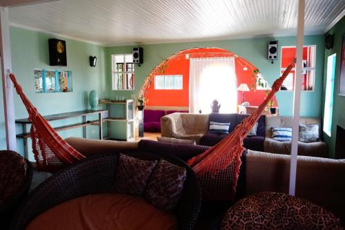 a living room with a hammock in a room at Embu Manacás da Serra in Embu
