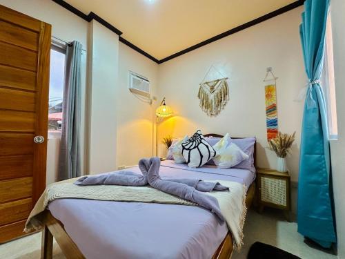 Postel nebo postele na pokoji v ubytování Blued Apartment 2 Near Lio Beach & El Nido Airport