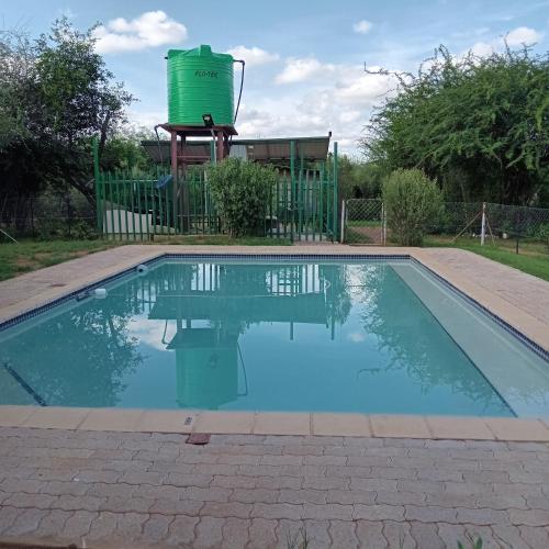 Piscina a Plot 6220 o a prop