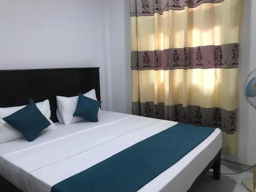 Postel nebo postele na pokoji v ubytování Pearl View Galle Villa